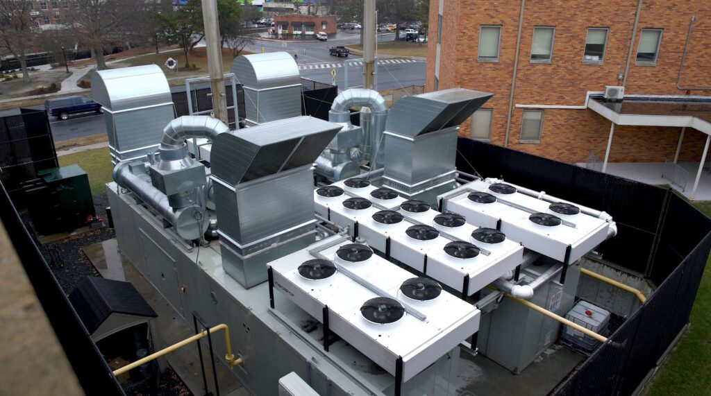 Onsite CHP microgrid providing reliable power, energy resilience, and long-term cost savings for a commercial facility.