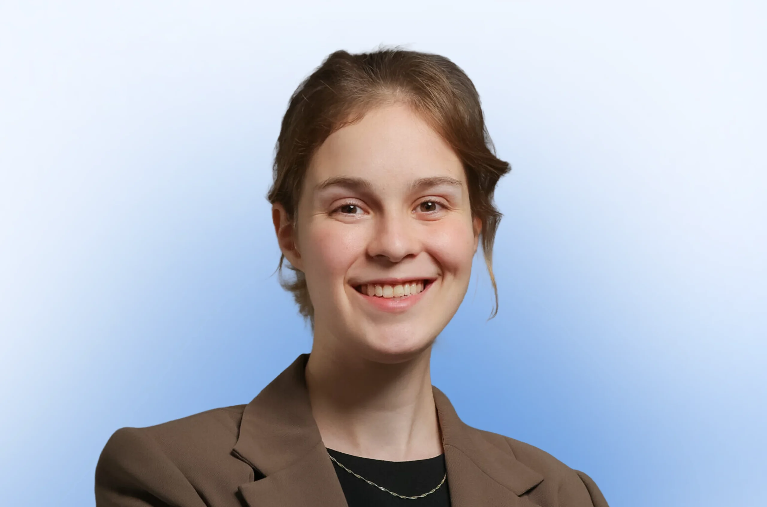 caroline-magdolen_headshot-scaled